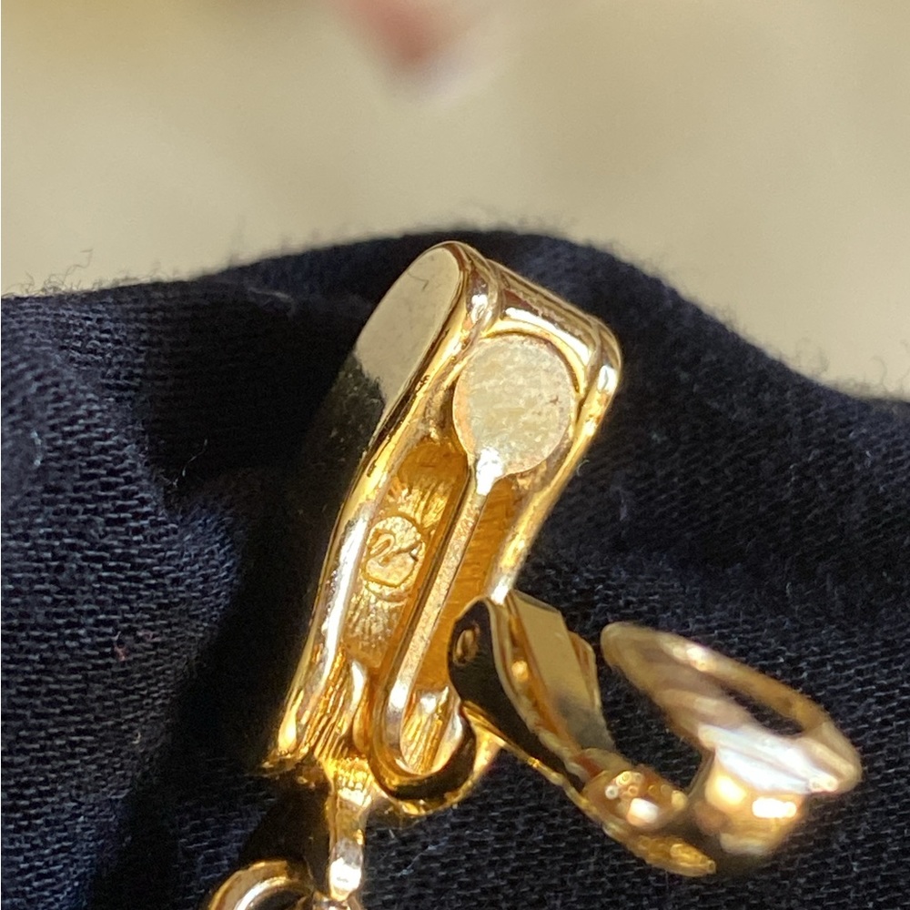 Vintage Swarovski Swan Dangle Maltese Cross Crystal Gold Tone Clip On Earrings - Picture 12 of 16